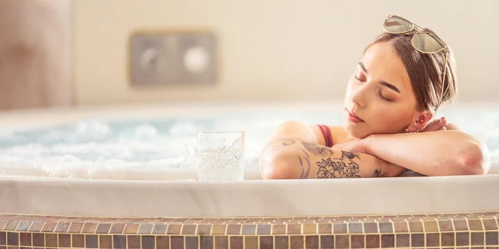 Vliať do žíl novú silu vám pomôže bohato vybavená wellness zóna, priestranný bazén s proti prúdom či pivný kúpeľ vo dvojici so širokou škálou pozitívnych účinkov na pokožku i celý organizmus