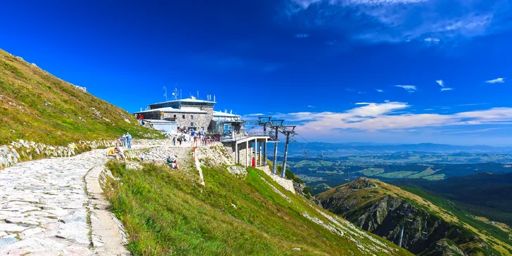 Kasprowy Wierch (1987 m). Na vrch vás dostane kabinová lanovka z Kuźnic.