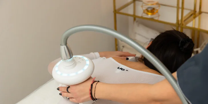 LPG ošetrenie prístrojom Cellu M6® pomáha odvádzať prebytočnú vodu a toxíny pomocou podtlakovej lymfodrenáže