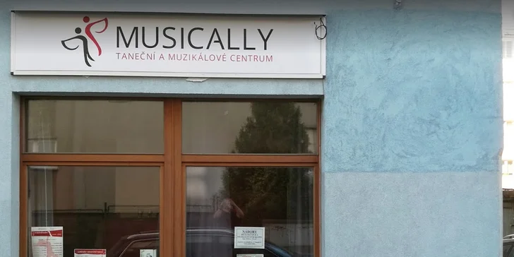 Vedená tančírna s otevřenými lekcemi pro jednotlivce i pro pár