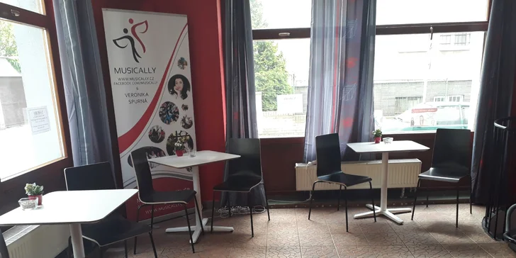 Vedená tančírna s otevřenými lekcemi pro jednotlivce i pro pár