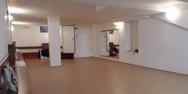 Vedená tančírna s otevřenými lekcemi pro jednotlivce i pro pár
