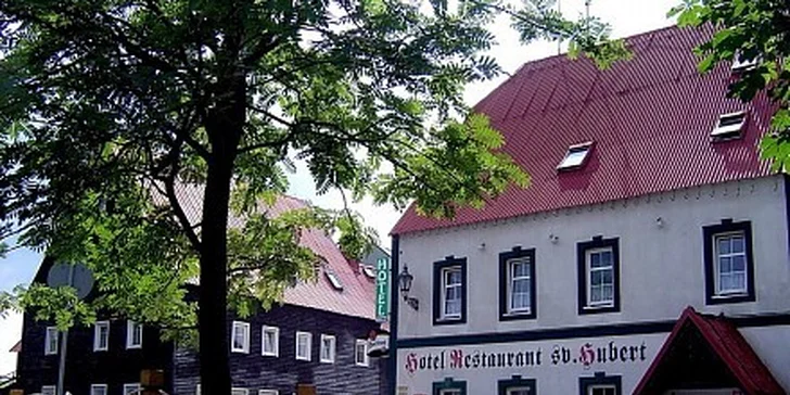 730 Kč za ubytování se snídaní a večeří pro 2 osoby v hotelu na Božím Daru