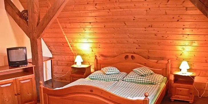 730 Kč za ubytování se snídaní a večeří pro 2 osoby v hotelu na Božím Daru