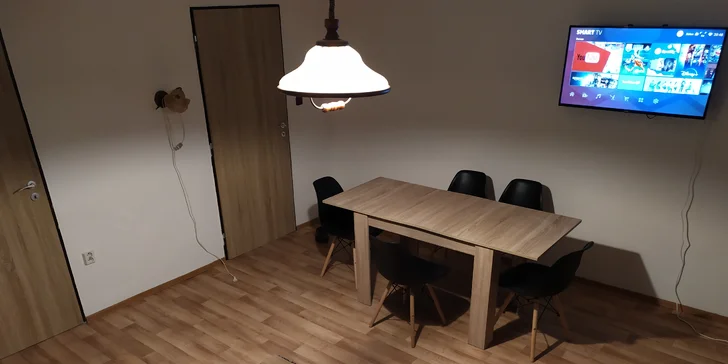 V obývacím pokoji je i Smart TV.