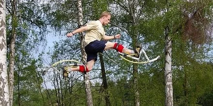 Hodina adrenalinu na skákacích botách pro dva