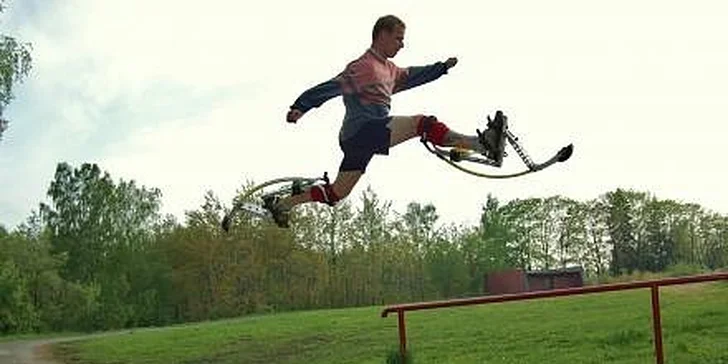 Hodina adrenalinu na skákacích botách pro dva