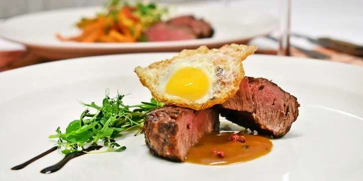 5chodové menu se dvěma druhy steaků, kachními prsíčky a pralinkou pro dva