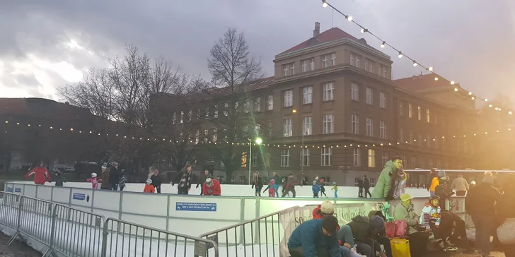 Holandské hranolky s pochoutkou podle výběru na Vítězném náměstí