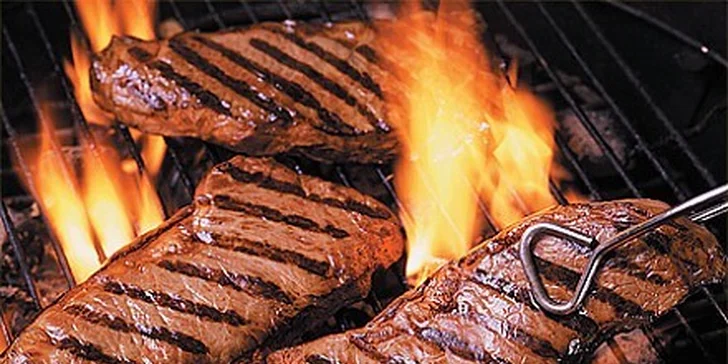 390 Kč za Mix Grill pro dvě osoby s 1l vína dle výběru