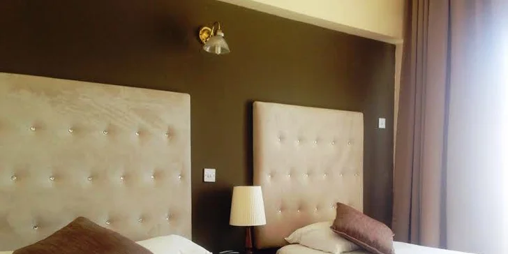 Letecky na Kypr: 7 nocí s polopenzí, hotel s vlastní pláží i bazénem