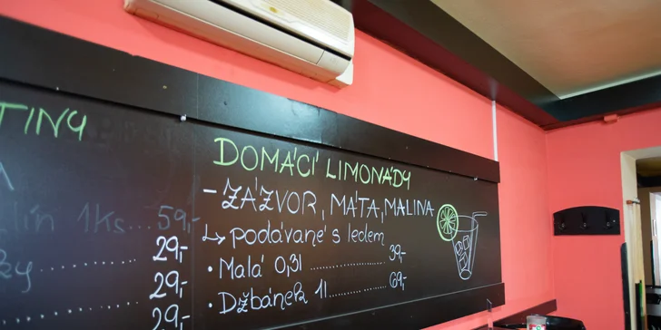 Burger s hovězím, dvojitou porcí masa, hermelínem nebo s BBQ a hranolky