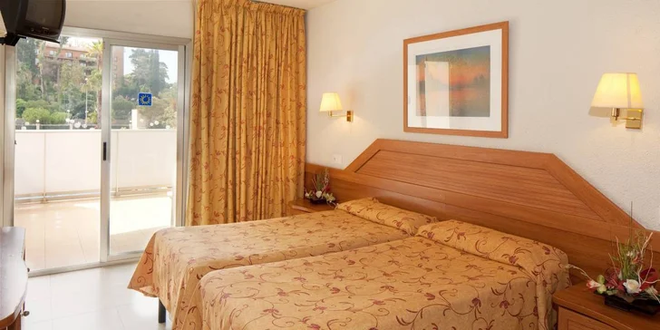 7 nocí ve 4* hotelu na Costa Brava s polopenzí; 1. dítě do 12,99 let zdarma