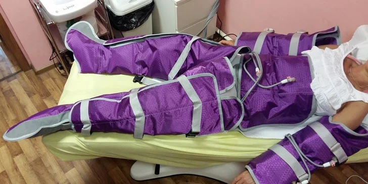 Rozlučte se s celulitidou: přístrojová lymfodrenáž nohou, břicha i rukou