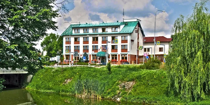 V hotelu Macocha najdete útulné ubytování u břehu řeky Svitavy.