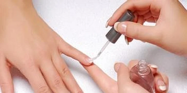 150 Kč za P-Shine japonskou manikúru v původní hodnotě 210 Kč