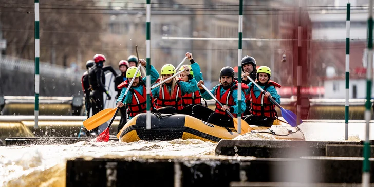 Ať už plánujete zábavu s přáteli, teambuilding nebo rodinný výlet, průvodci z Prague city rafting jsou vám k službám.

