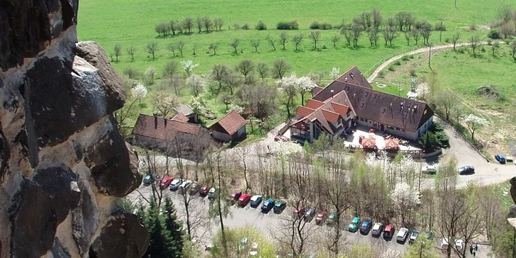 Aktivní odpočinek: pobyt s polopenzí a privátním wellness přímo pod hradem Trosky
