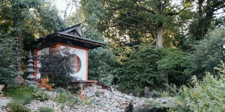 V japonské zahradě můžete relaxovat a třeba i meditovat.