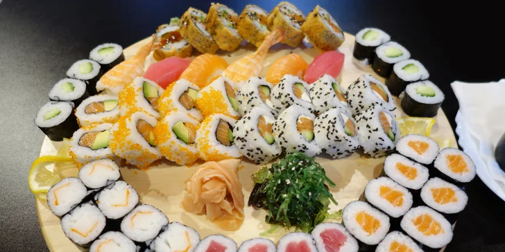 Asijská restaurace: 36 nebo 60 ks sushi s wasabi, zázvorem a sushi salátem