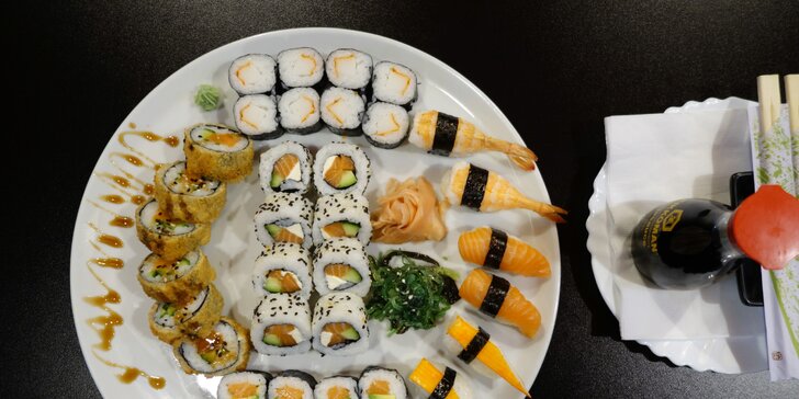 Asijská restaurace: 36 nebo 60 ks sushi s wasabi, zázvorem a sushi salátem