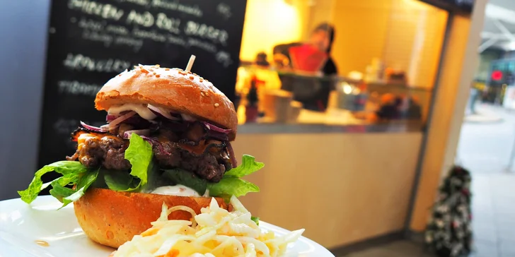 Burger ve Freaky burgers dle výběru: hovězí, kuřecí, vepřový i vegetariánský