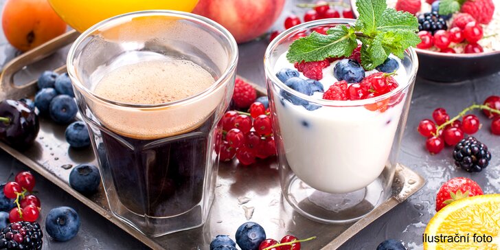 Jogurtový dezert s ovocem a müsli a k tomu káva dle výběru z 5 druhů
