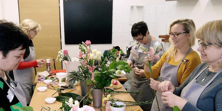 Floristické kurzy: Uvažte si kytici nebo květinovou čelenku a náramek