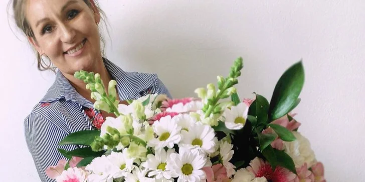 Floristické kurzy: Uvažte si kytici nebo květinovou čelenku a náramek