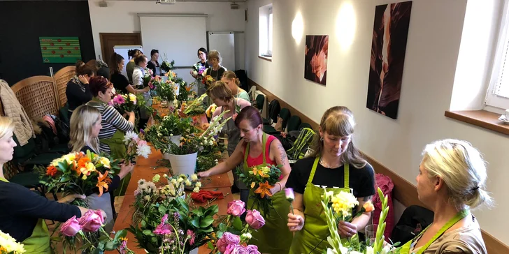 Floristické kurzy: Uvažte si kytici nebo květinovou čelenku a náramek