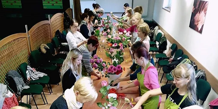 Floristické kurzy: Uvažte si kytici nebo květinovou čelenku a náramek