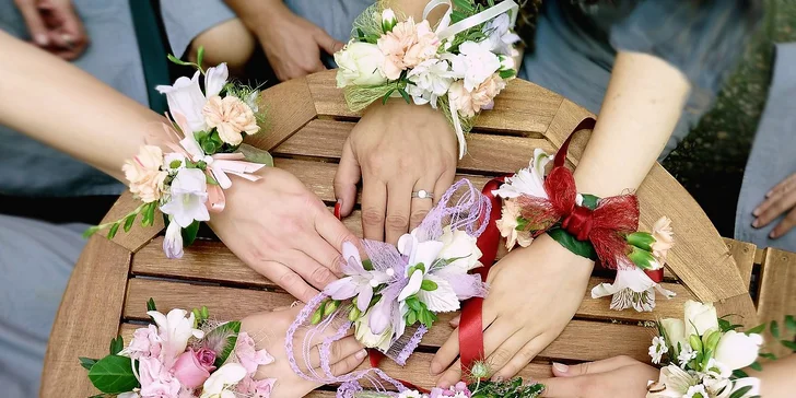 Floristické kurzy: Uvažte si kytici nebo květinovou čelenku a náramek