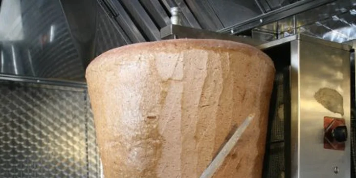 64 Kč za talíř Döner kebab s hranolkami v podniku Sultan Kebap. Pikantní, skvostně namarinovaná a ugrilovaná pochoutka se šťavnatou zeleninou se slevou 50 %
