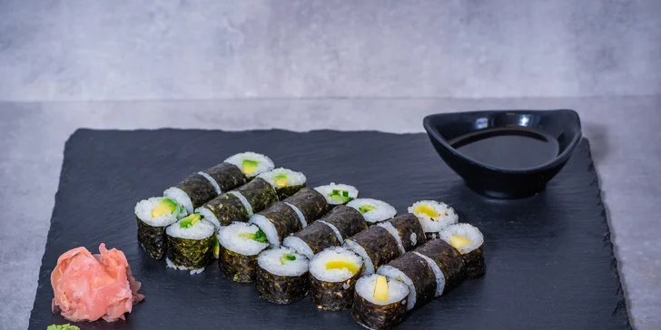 Sushi sety až na váš stůl: 24 - 36 ks s rozvozem po Praze