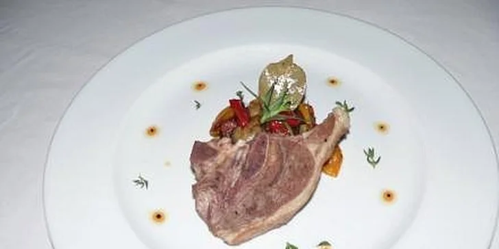 1680 Kč za 2 os./noc a francouzské degust. menu, ochutnávku vína a šanson