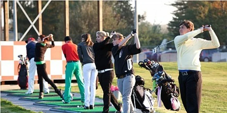 1150 Kč za 5 dnů výuky golfu, včetně 2 hodin s trenérem v hodnotě 2450 Kč