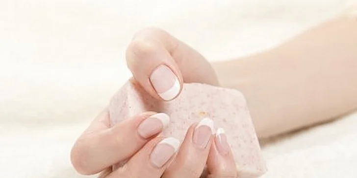 400 Kč za wellness s parafínem, P-shine a manikúru v hodnotě 650 Kč