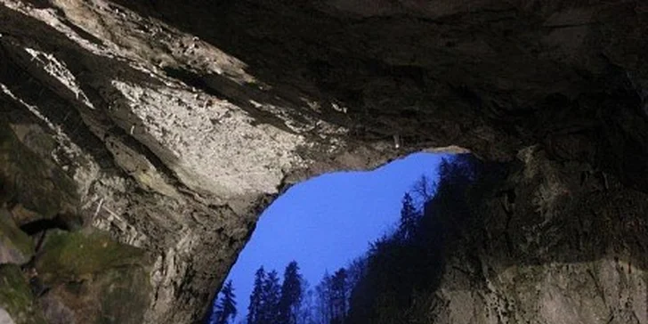 449 Kč večerní zážitek v jeskyni, koncert a prohlídka spojená s cateringem