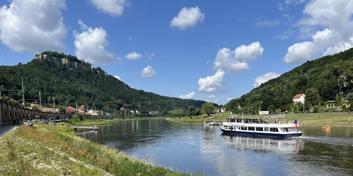 Po cestě během plavby je zastávka ve Hřensku v srdci národního parku a bráně do skalního světa. Po přistání v Königsteinu se před vámi pevnost vynoří jako z pohádky, je to nepřehlédnutelná dominanta kraje.