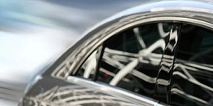 1950 Kč za montáž autofolií na automobil kombi se slevou 25%.