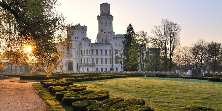 Romantika v podzámčí: 3-5 dní v Hluboké nad Vltavou jen pár kroků od zámku
