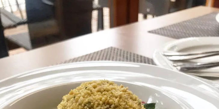 Zimní romantika ve 4* hotelu v Hluboké: 4chodové menu při svíčkách i sauna