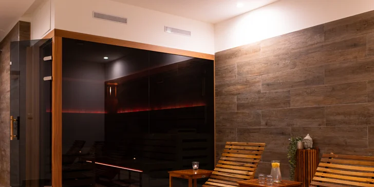 Romantický balíček zahŕňa 90-minútový vstup do wellness so saunou a vírivkou.