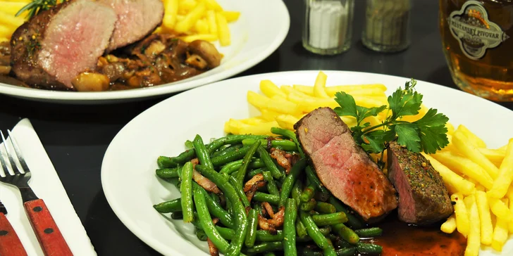 Vyzrálý hovězí chuck tender steak a hranolky v centru Brna pro 1 i 2 osoby