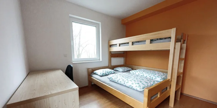 Krásné chatky v panenské přírodě Vysočiny pro 5–12 os. i 4 h. koupání v sudu