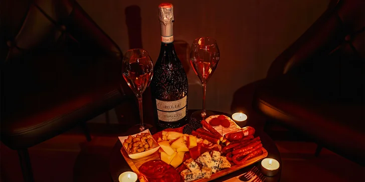V ceně máte i prosecco a talíř s ovocem.