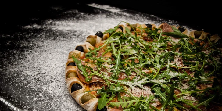 Pořádně se najezte: pizza z IL Mondo i varianta s rozvozem a Coca-Colou