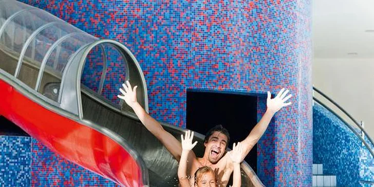 Zábava a relaxace v obřím alpském komplexu Tauern SPA s 11 bazény