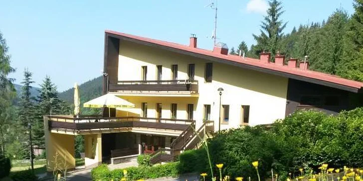 Wellness relax Beskydech: hotel u lesa, bazén, sauna i večeře při svíčkách