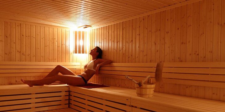 Wellness relax Beskydech: hotel u lesa, bazén, sauna i večeře při svíčkách